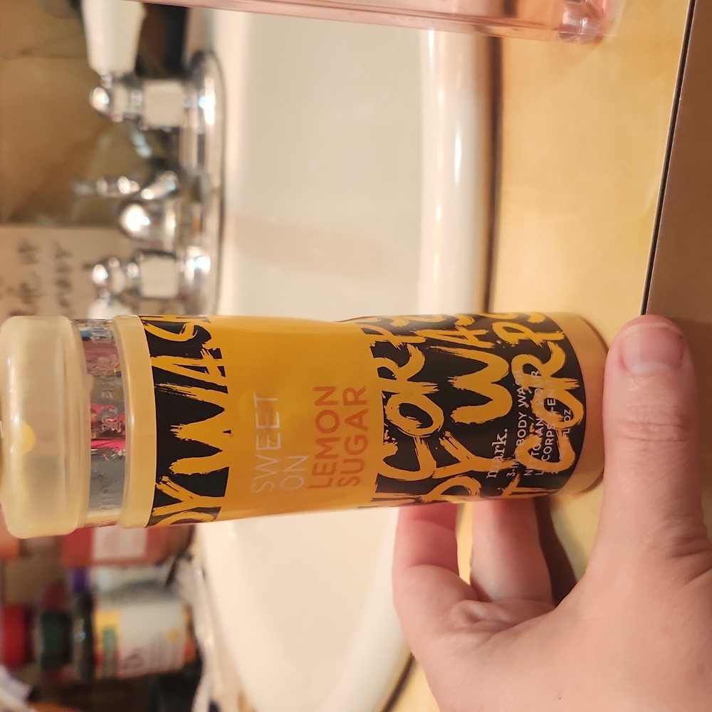 Mark. By avon sweet on lemon sugar body wash
